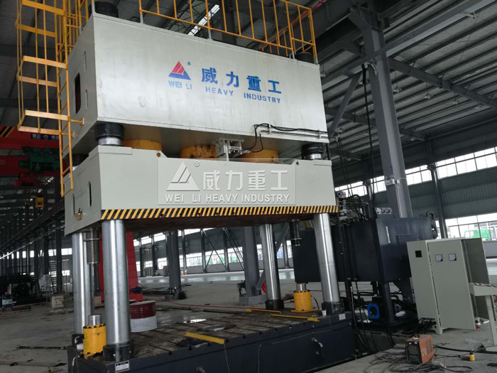 2000噸化糞池液壓機細(xì)節(jié)展示