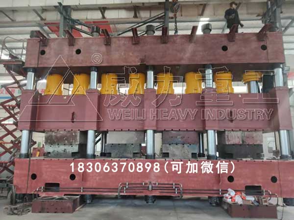 汽車(chē)縱梁專用液壓機(jī)加工現(xiàn)場(chǎng)
