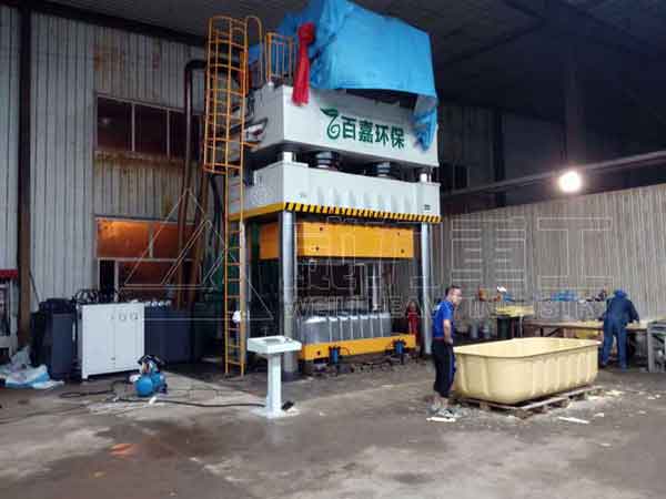 2500噸四柱油壓機(jī)客戶使用現(xiàn)場(chǎng)