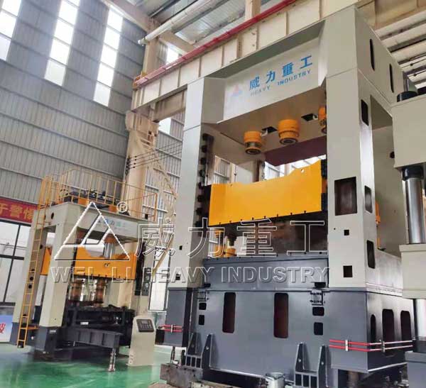 630噸框架式SMC汽車(chē)殼體液壓機(jī)-覆蓋件模壓機(jī)