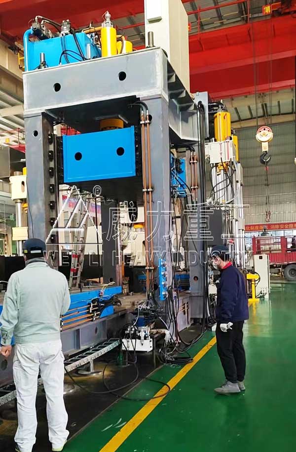 200噸框架式液壓機調(diào)試中
